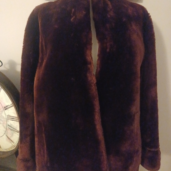 Fur Coat - Picture 5 of 9